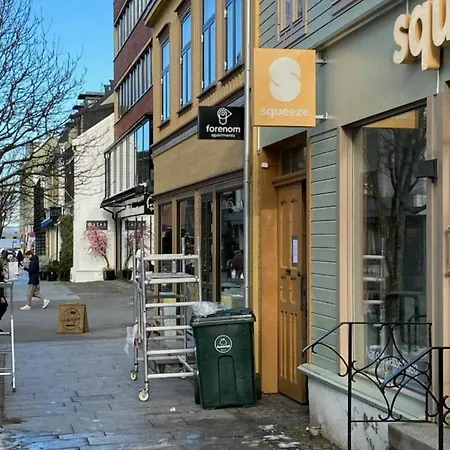 Lägenhet And Spacious For 6