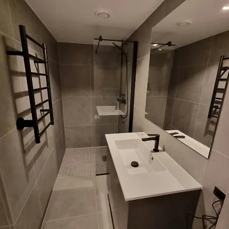 Apartman And Spacious For 6 *